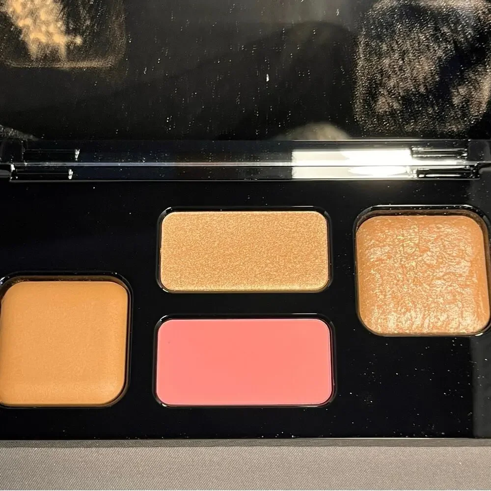 IL Makiage High Point Bronzer‎ Blush Highlighter Light Palette